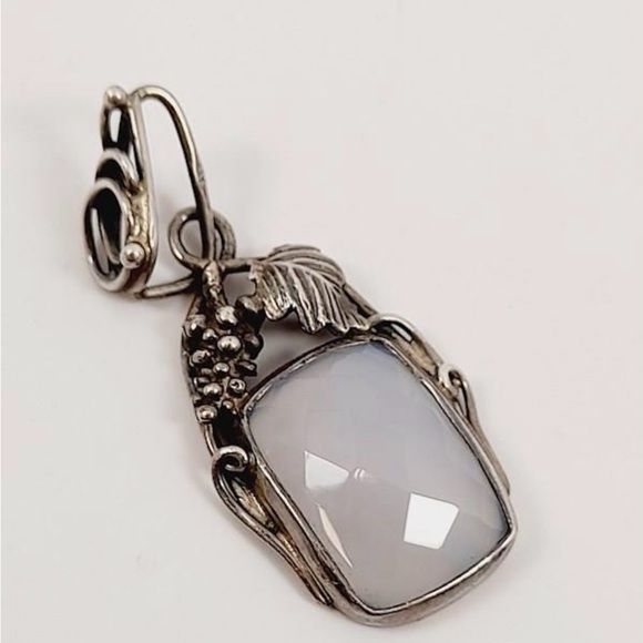 Stunning Vintage Silver 925 Faceted Chalcedony Grape Vine Pendant, 6 grams, EUC - Picture 6 of 8